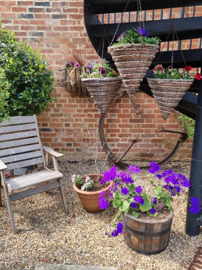 Square Oast * West Malling